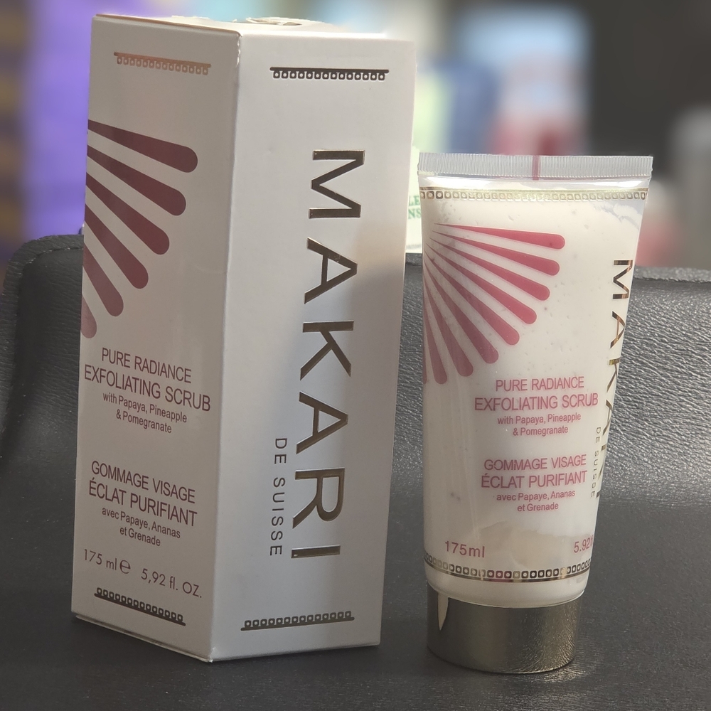 Makari Pure Radiance Exfoliating Scrub with Pomegranate Enzymes